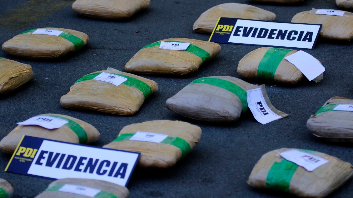 Incautan camiones con más de mil kilos de drogas: Dos carabineros fueron detenidos
