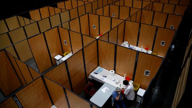 Gobierno francés no ve necesaria una cuarta dosis para los mayores de 80