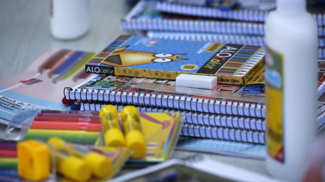 Sernac: Las familias pueden gastar hasta 266 mil pesos en una canasta escolar