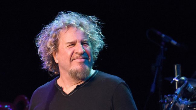 Sammy Hagar cambia de postura: 