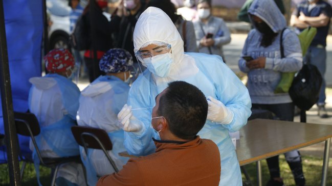 La variante ómicron apareció en todas las muestras de Covid-19 que procesó el ISP