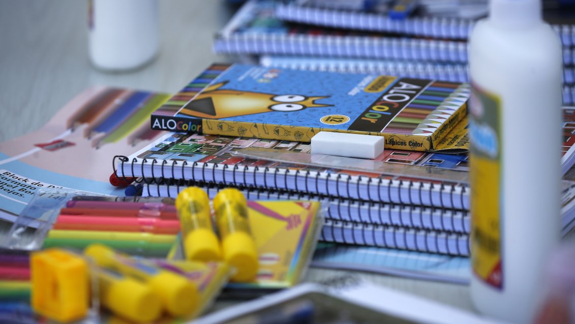 Sernac: Las familias pueden gastar hasta 266 mil pesos en una canasta escolar