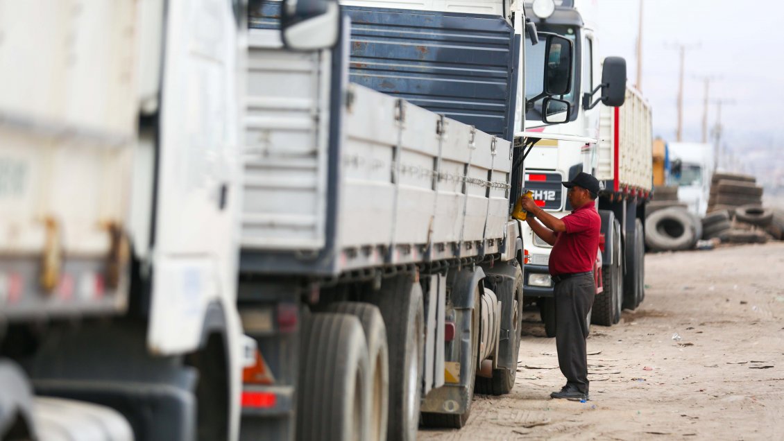 Problemas informáticos en Aduana boliviana genera suspensión de tránsito hacia Colchane