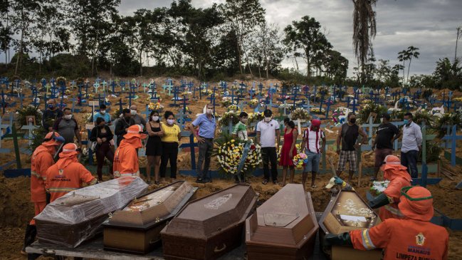 Brasil llega a dos años de pandemia en día sin Carnaval y con país polarizado