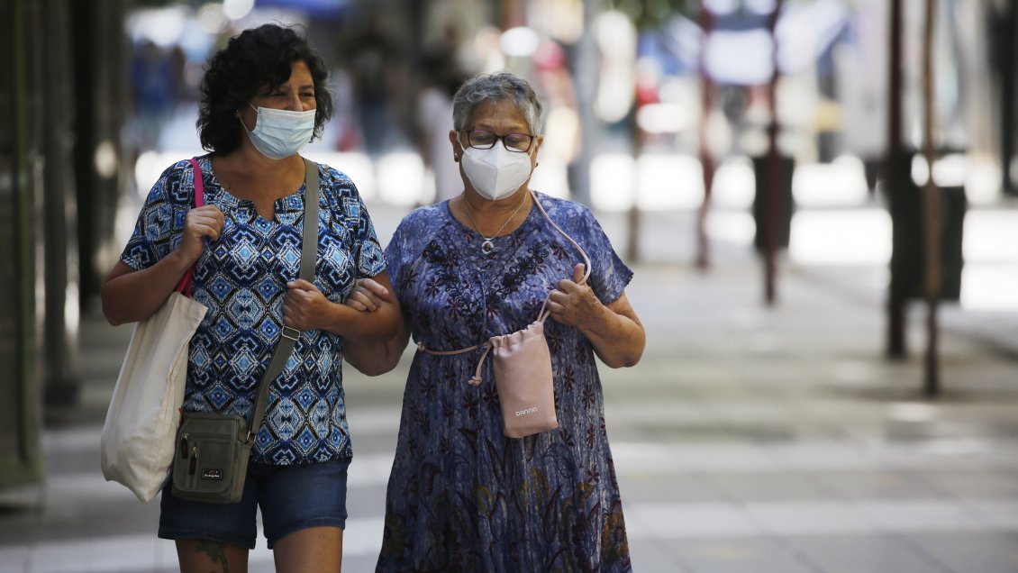 Balance Covid-19 consolida baja de casos, pero Chile mantiene alta cifra de fallecidos