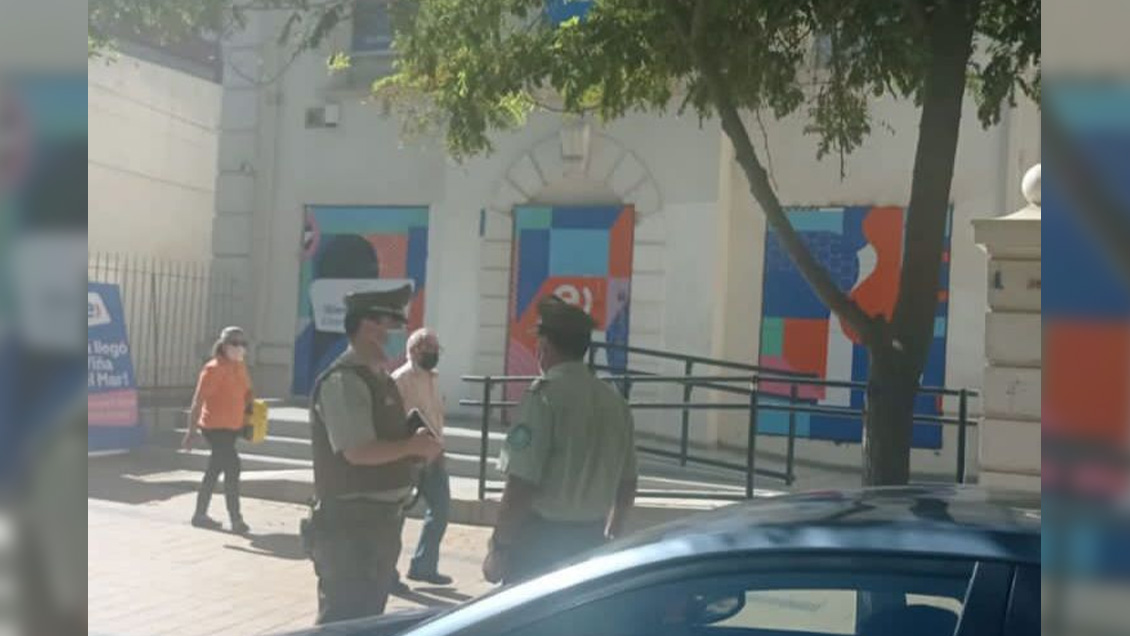 Sujetos disfrazados asaltaron un local de telefonía en Viña del Mar