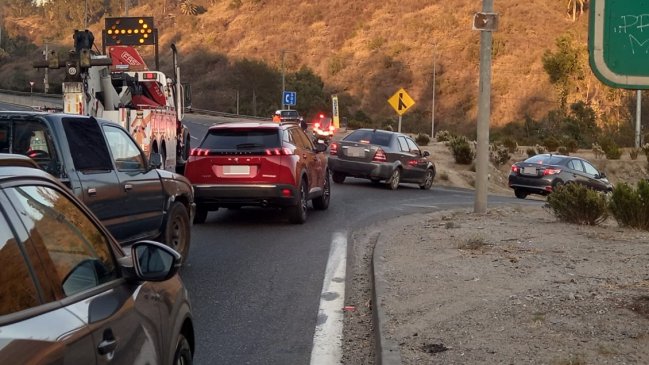 Incendio forestal en Valparaíso mantiene cortada la Ruta 68