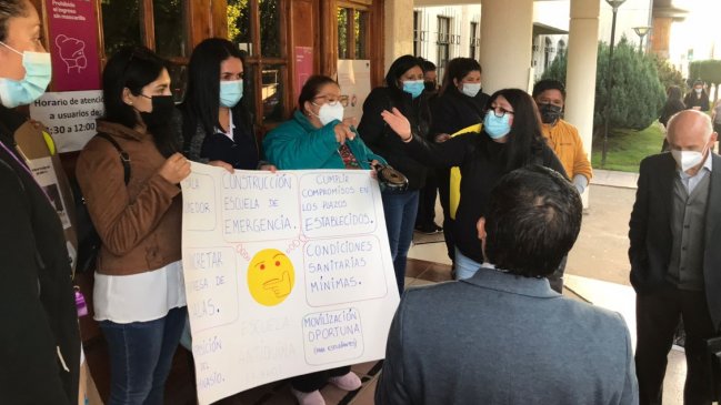 Comunidad escolar de Cañete protestó en municipio: Tras atentado en 2020, aún no hay reconstrucción