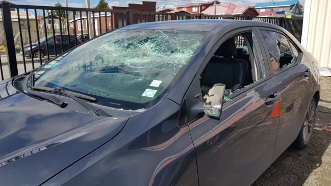 Mujer destrozó el auto de su jefa tras perder demanda laboral en Punta Arenas