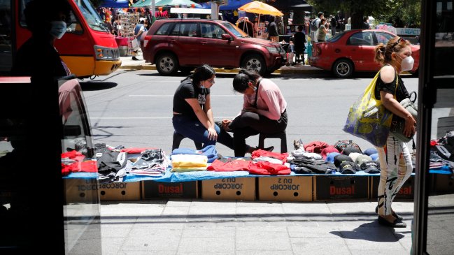 Gobierno Regional Metropolitano y CNC firman acuerdo para combatir comercio ilegal