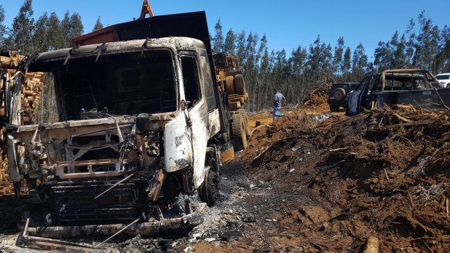 Encapuchados quemaron dos máquinas forestales en la comuna de Lumaco
