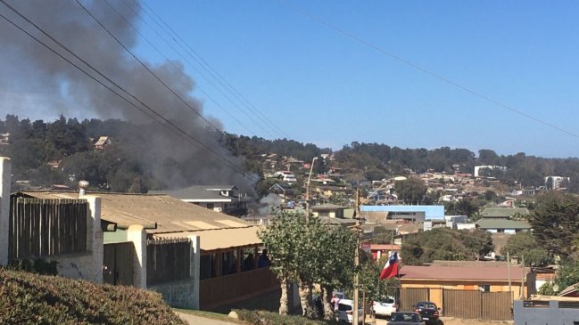 Incendio que afectó a seis locales comerciales en El Tabo fue controlado
