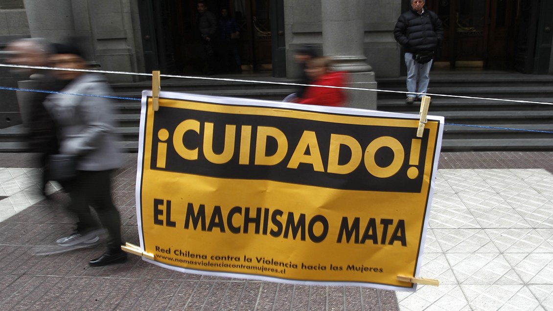 8M: Uno de cada cuatro hombres chilenos aún cree que la violencia contra las mujeres 
