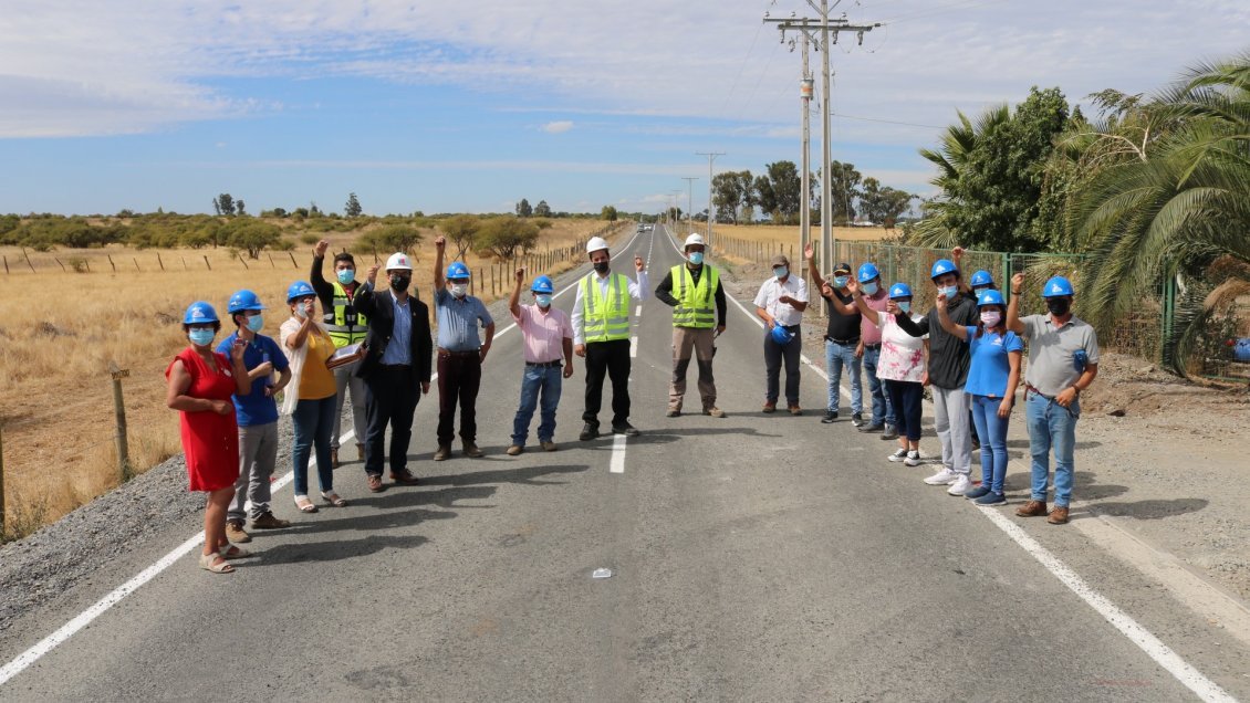 Chillán: Vecinos de Malloa celebran asfaltado de camino que esperaron por más de 20 años