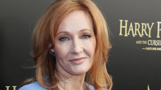 J.K. Rowling volvió a realizar comentarios transfóbicos y criticó ley de apoyo a mujeres trans