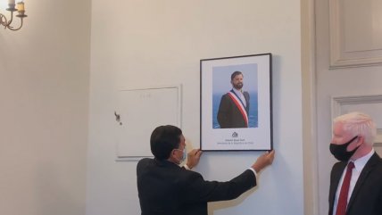   Cambio de mando: La Moneda sacó el retrato oficial de Piñera y puso el de Boric 
