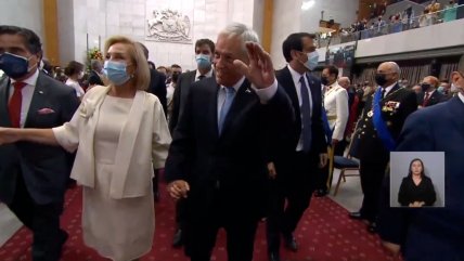   Piñera dejó el Congreso como ex Presidente en medio de aplausos y gritos en contra 