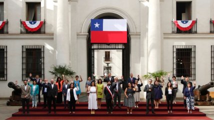  Ministros y subsecretarios se tomaron foto oficial con el Presidente Boric en La Moneda  