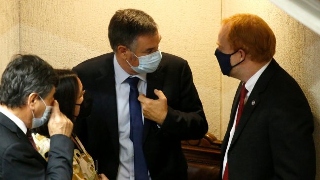 Voces de Renovación Nacional se suman a dejar Chile Vamos tras negociaciones por la presidencia del Senado