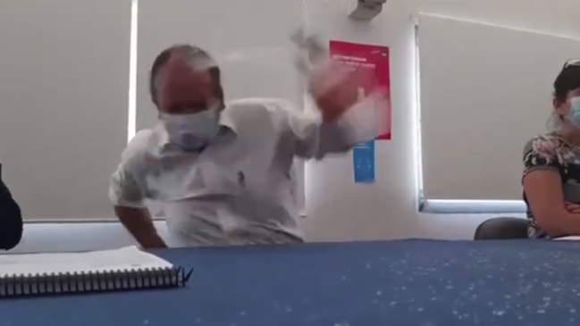 Mujer fue detenida tras tirar un jarro de agua al gobernador regional del Biobío