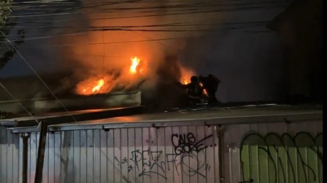 Incendio amenazó a locales comerciales del 