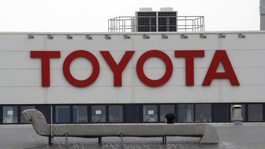 Escasez de chips obliga a Toyota a frenar la producción en planta japonesa