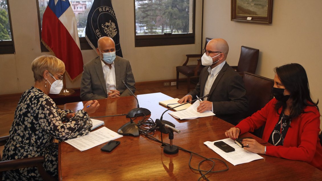 Ministro Jackson coordina con el Congreso la agenda prioritaria del Gobierno