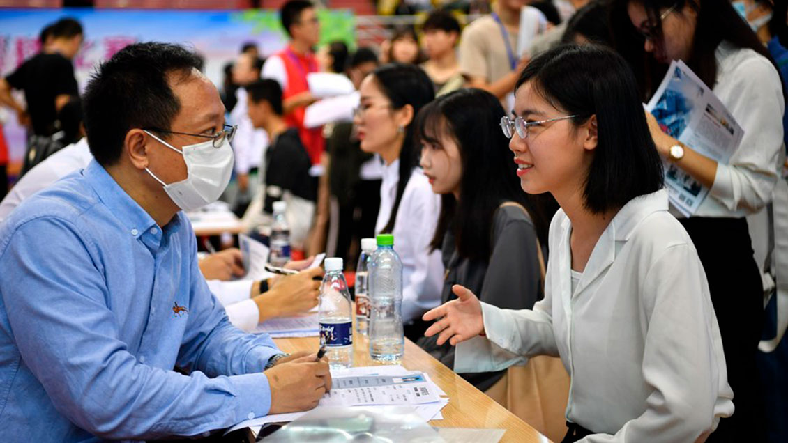 China ofrecerá un millón de pasantías para solicitantes de empleo