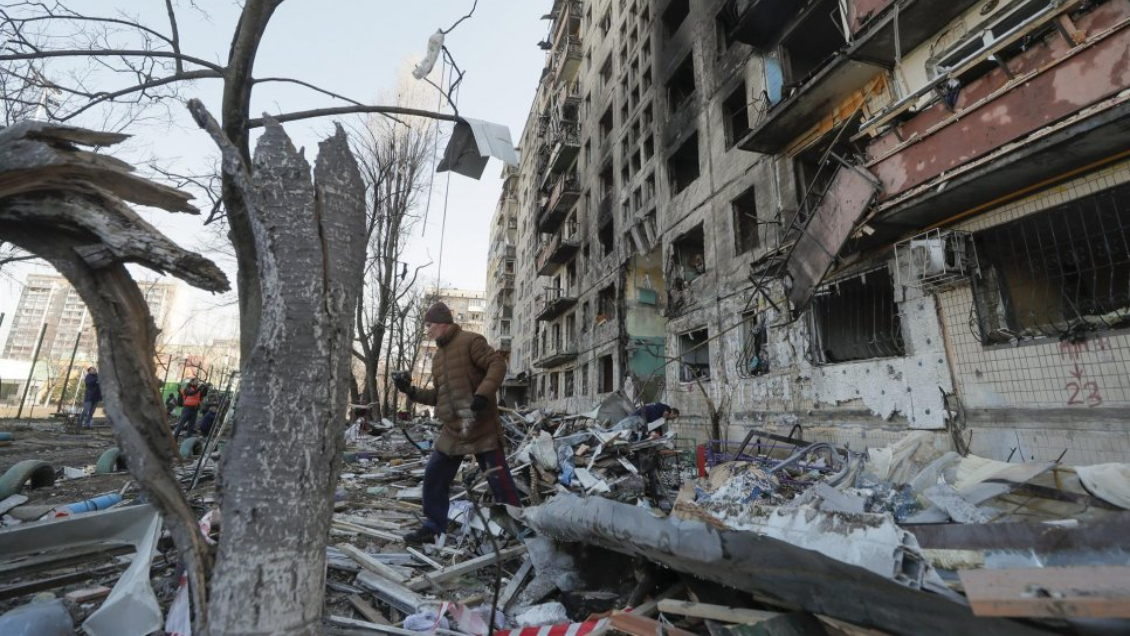 Rusia y Ucrania avanzan en un borrador de acuerdo, mientras siguen los ataques