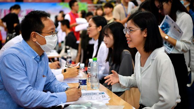 China ofrecerá un millón de pasantías para solicitantes de empleo