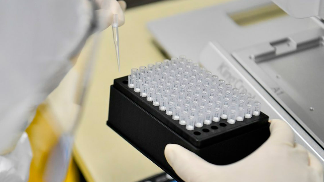 Fármaco oral chino contra Covid-19 demostró ser seguro y bien tolerado en pruebas humanas