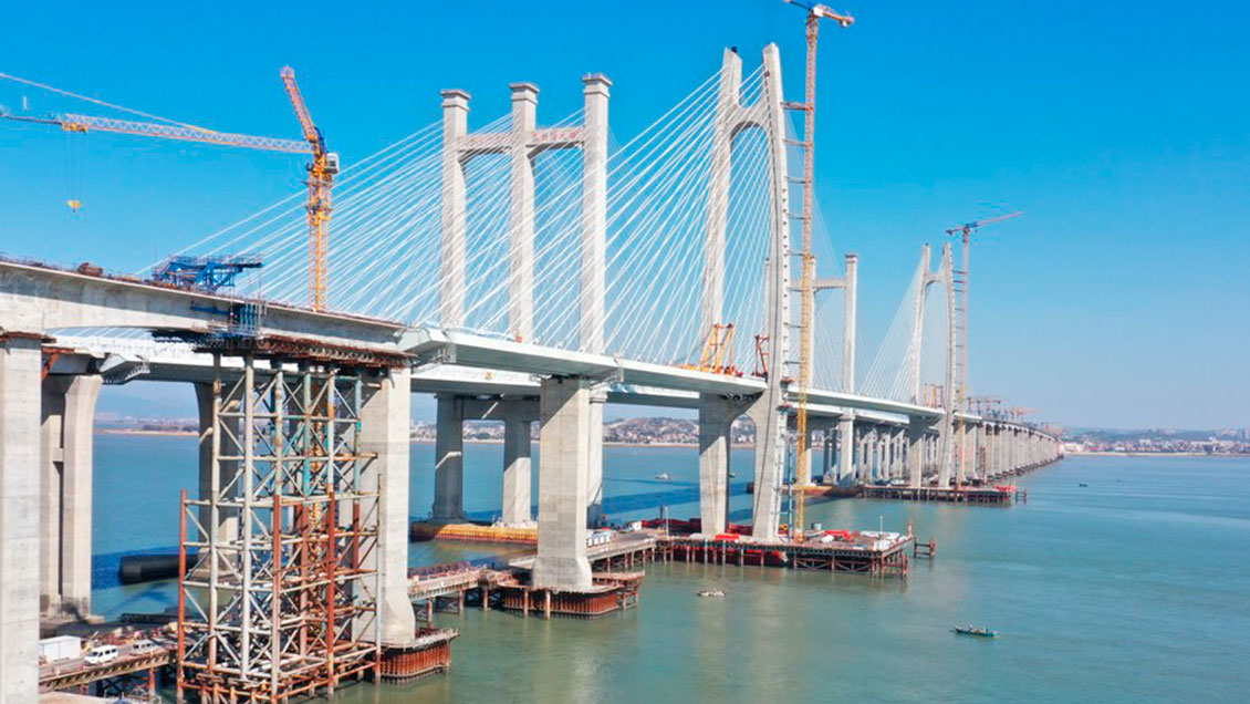 Comienza colocación de vías en primer ferrocarril chino de alta velocidad sobre el mar