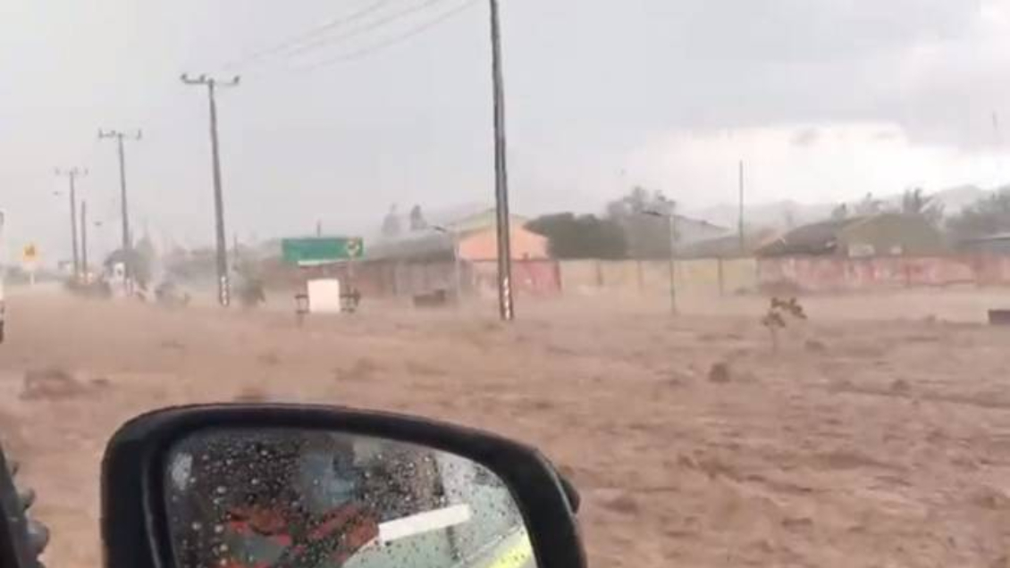 Diego de Almagro: Al menos 75 casas afectadas por fuerte tormenta de lluvia y granizo en Inca de Oro