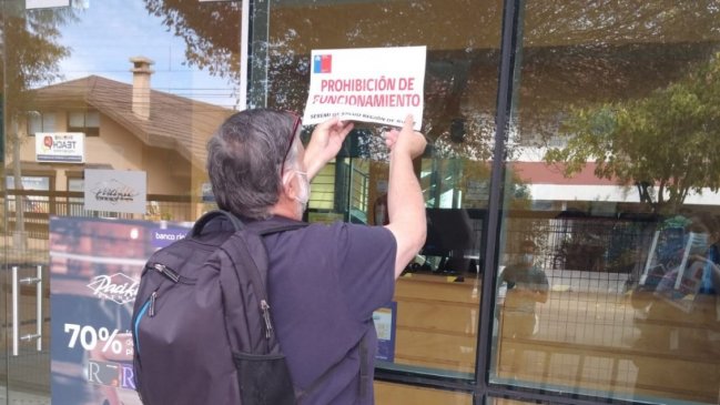 Autoridad sanitaria prohíbe funcionamiento de gimnasio en Chillán por presencia de murciélagos