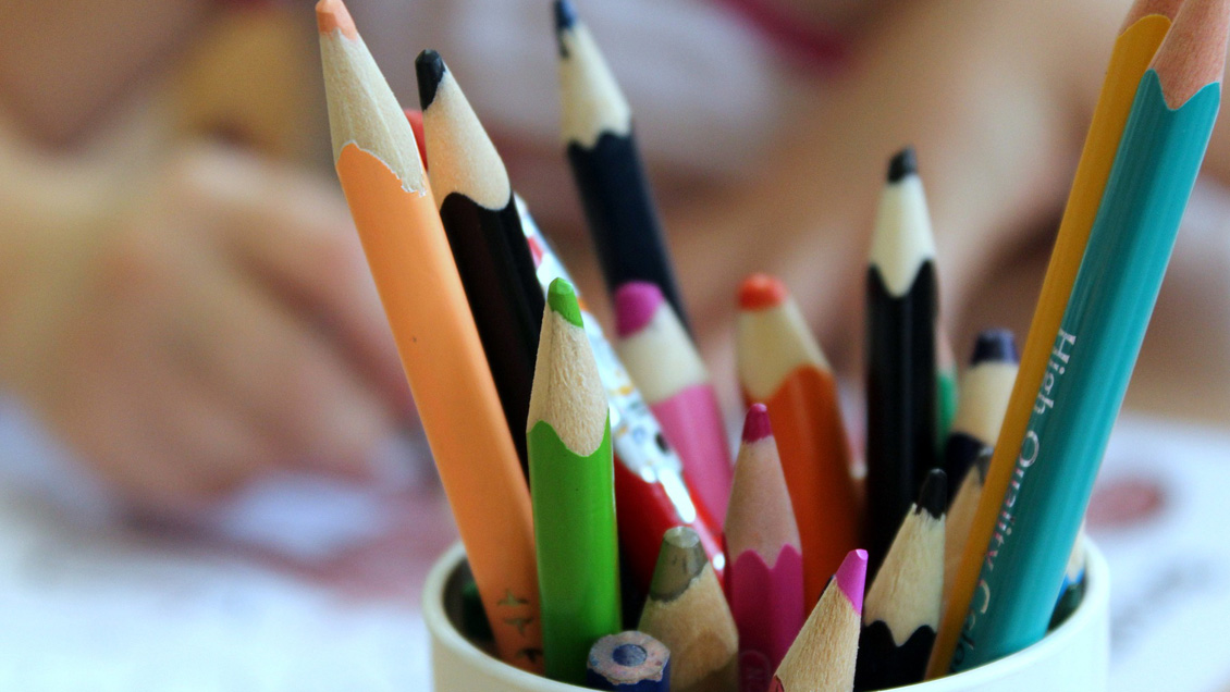 Los talibanes abrirán el miércoles las escuelas para las niñas en Afganistán