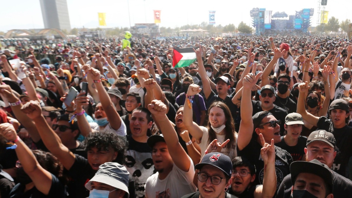 Inmunólogo descarta riesgo de un rebrote masivo de Covid-19 por Lollapalooza en Chile