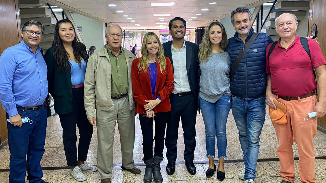 Diputados Hirsch y Gazmuri iniciaron proceso para legalizar a 