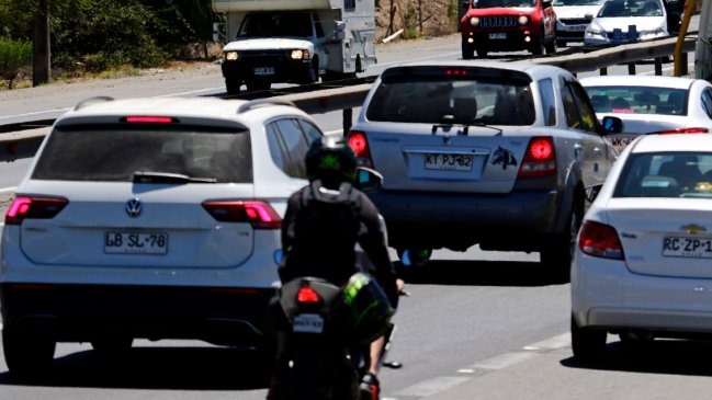 Ley No Chat sanciona hasta con 166 mil pesos y suspensión de licencia por usar el celular al conducir