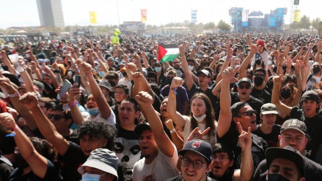 Inmunólogo descarta riesgo de un rebrote masivo de Covid-19 por Lollapalooza en Chile
