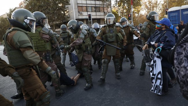 Gobierno pidió investigar actuar policial en marcha del viernes en Plaza Baquedano