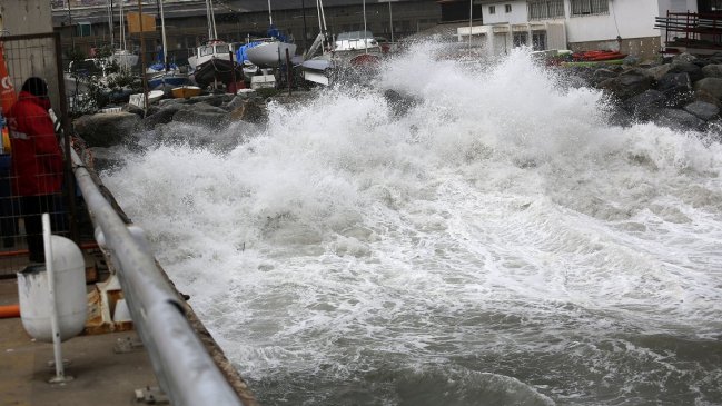 Marejadas desde este martes entre Arica y Aysén