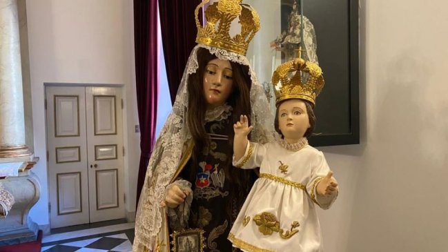  Presidencia desmintió retiro de figura de Virgen del Carmen desde La Moneda  