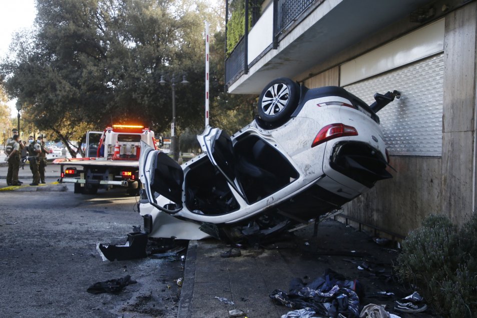 [Fotos] Vehículo chocó contra un edificio en el centro de Santiago ...