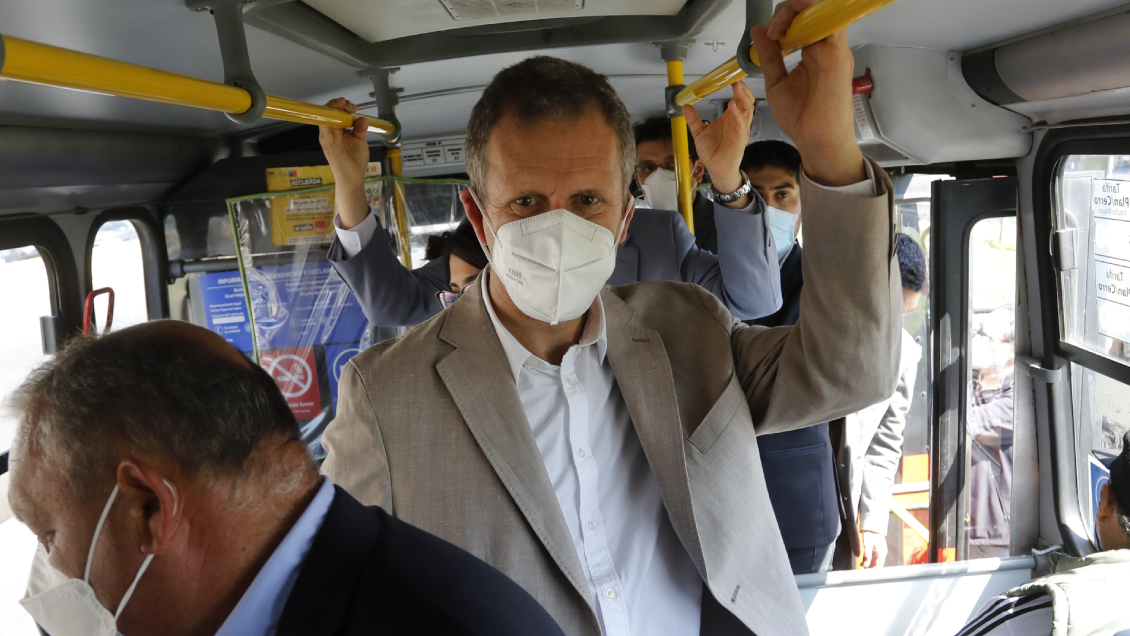 Ministro de Transporte: Es razonable aumentar el impuesto a combustibles, pero ahora no es el mejor momento