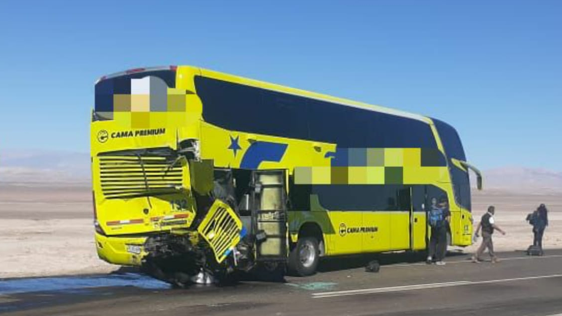 Antofagasta: Colisión entre camión y bus dejó un muerto en la Ruta 5 Norte