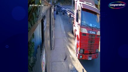  Peatón se salvó de milagro tras irresponsable maniobra de camionero  