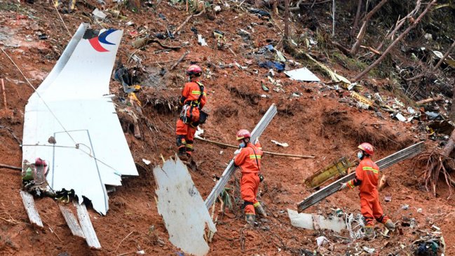 Excavarán zona central de accidente aéreo en sur de China mientras continúan labores de rescate