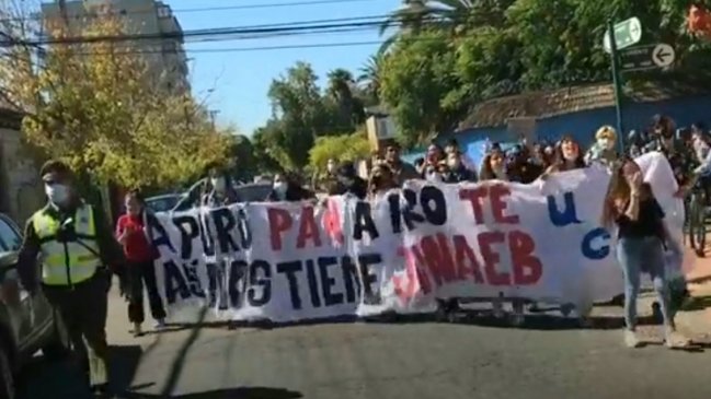 Universitarios marcharon en Talca por reajuste de beca alimenticia Junaeb