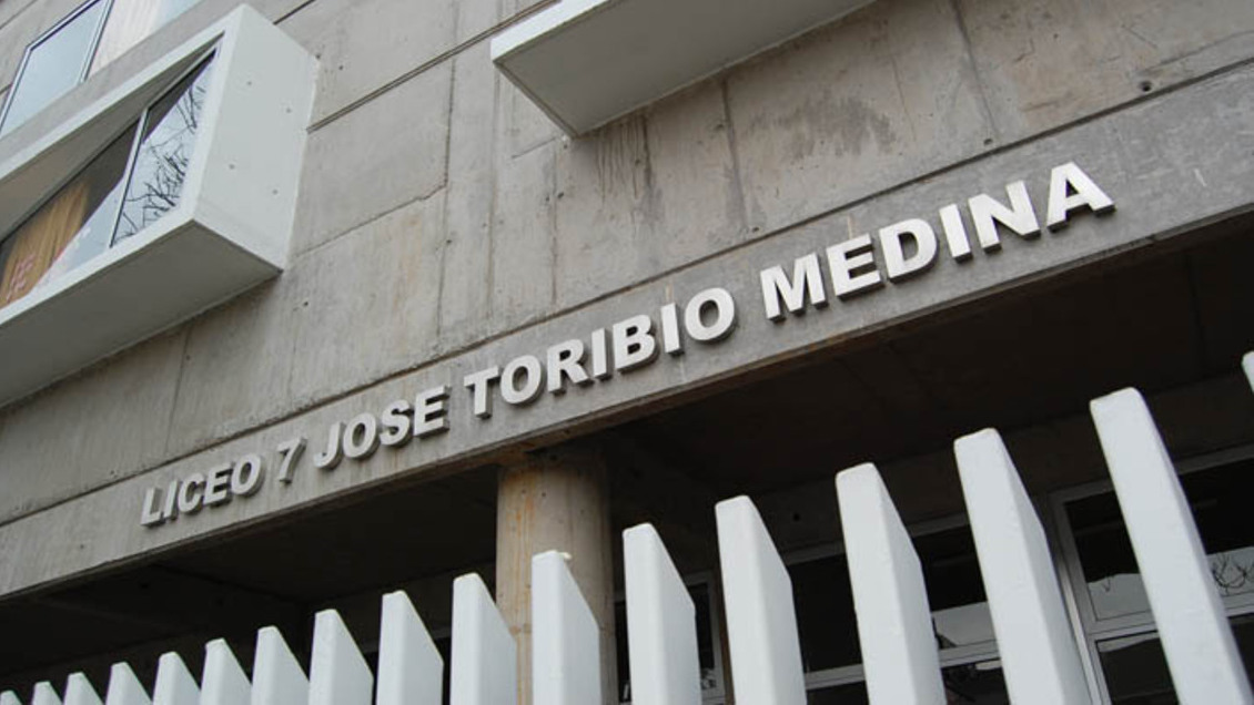 Estudiante del Liceo 7 de Ñuñoa se encuentra en riesgo vital tras sufrir golpiza