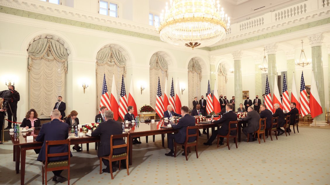 Biden se reunió con ministros ucranianos y les prometió más ayuda